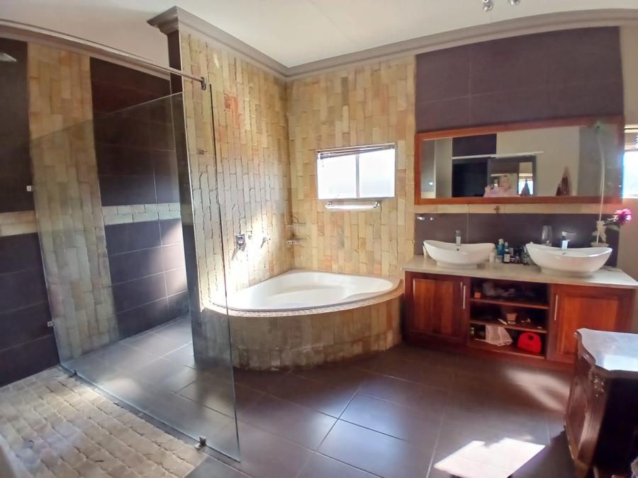 5 Bedroom Property for Sale in Kuruman Northern Cape